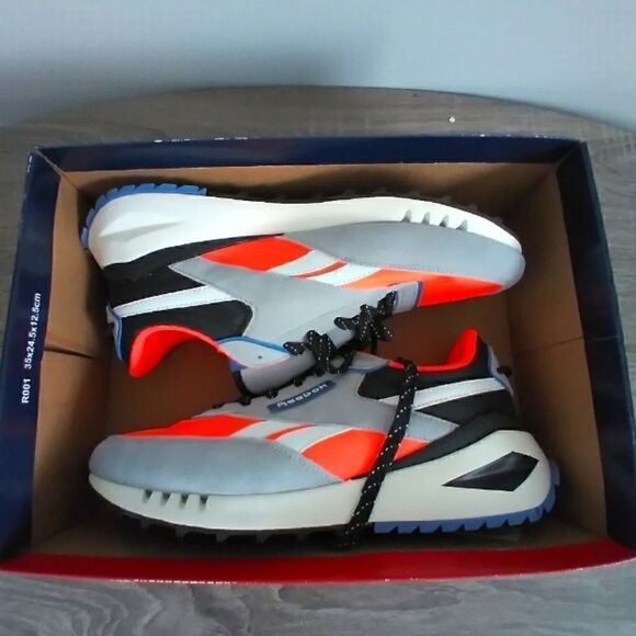 NEW REEBOK MEN SHOUS SIZE 105 COLOR GRAY +BLACK +ORANGE COMFORT FOOTBED